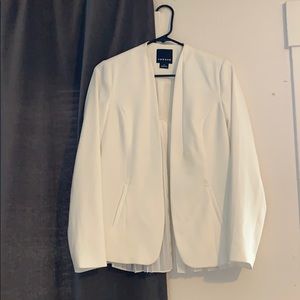White pleated blazer